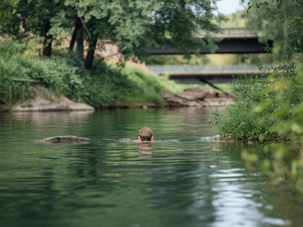 Nage sauvage près de l'Argens : accès, niveaux de sécurité et spots peu fréquentés pour se baigner en toute sérénité