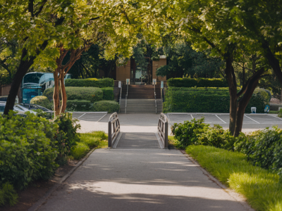 Itinéraire accessible en fauteuil roulant au domaine de l'Argens : parcours 3 km, points d'accès, parkings et hébergements adaptés