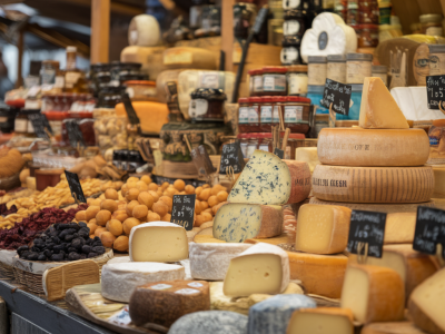 Quels marchés locaux visiter pour composer un panier gourmand 10 producteurs de l'Argens?